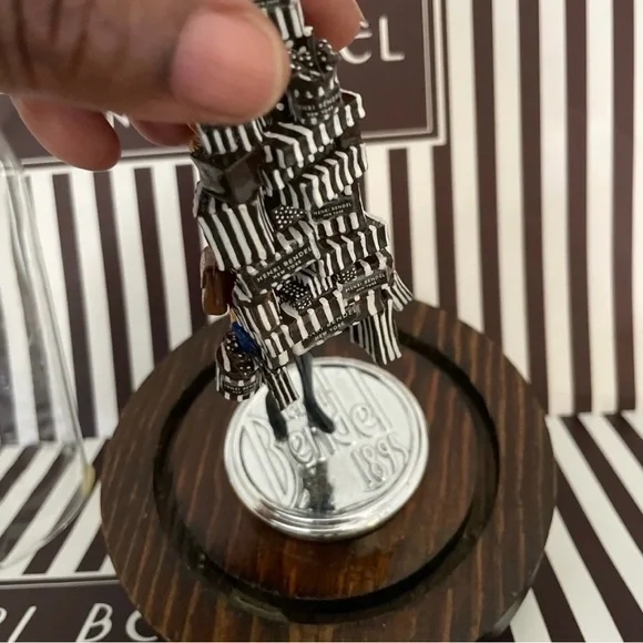 Henri Bendel Shopping Girl Memorabilia - Picture 9 of 11